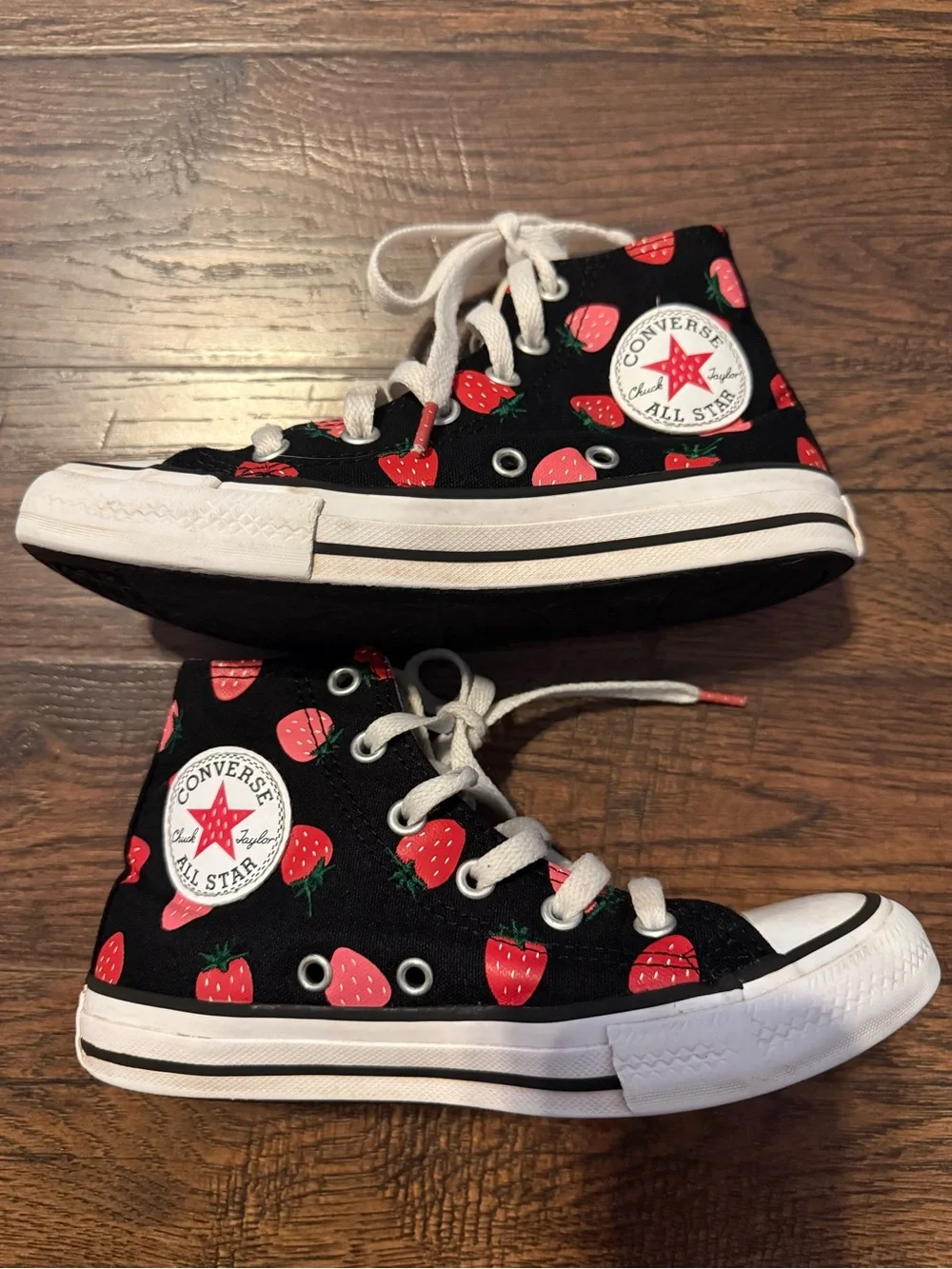 Converse Chuck Taylor All Star High-Top Sneakers Red Strawberry Motif Youth 13.5